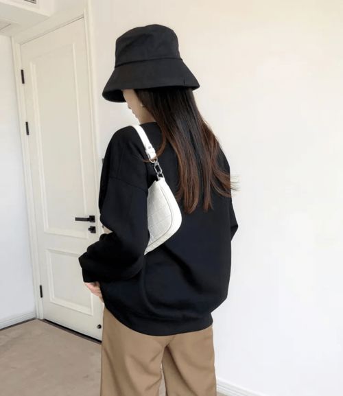 秋天穿這件衛衣好時髦——空氣層廓形真yyds，可甜可咸，男女同款